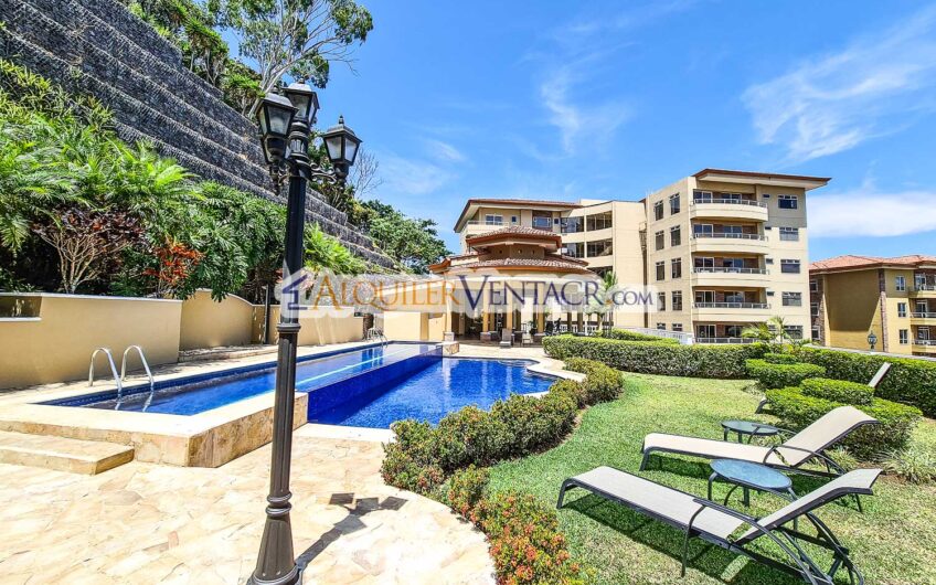 Apartamento amueblado en San Rafael de Escazú con balcón y amenidades