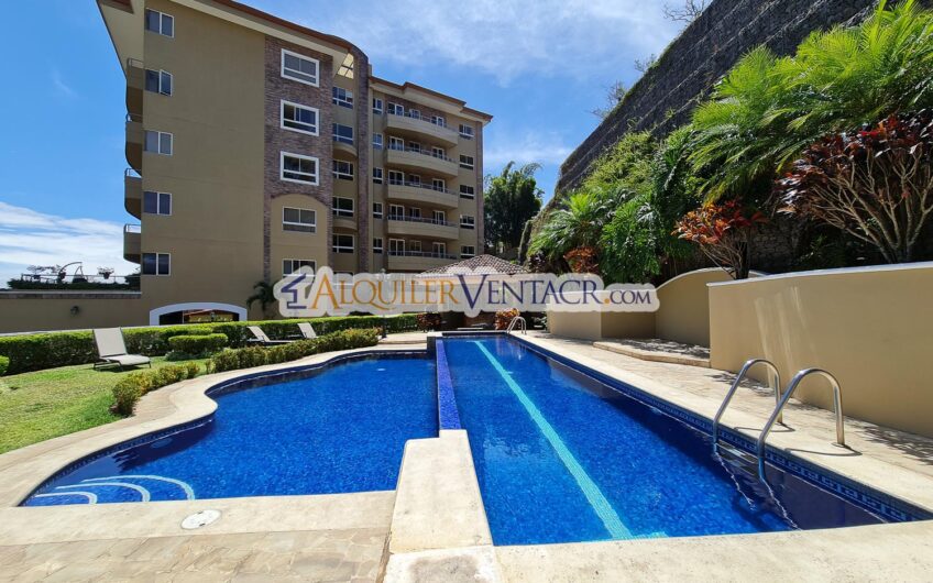 Apartamento amueblado en San Rafael de Escazú con balcón y amenidades