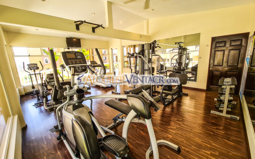 Apartamento amueblado en San Rafael de Escazú con balcón y amenidades