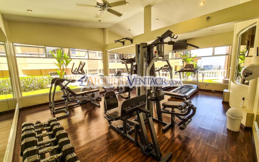 Apartamento amueblado en San Rafael de Escazú con balcón y amenidades