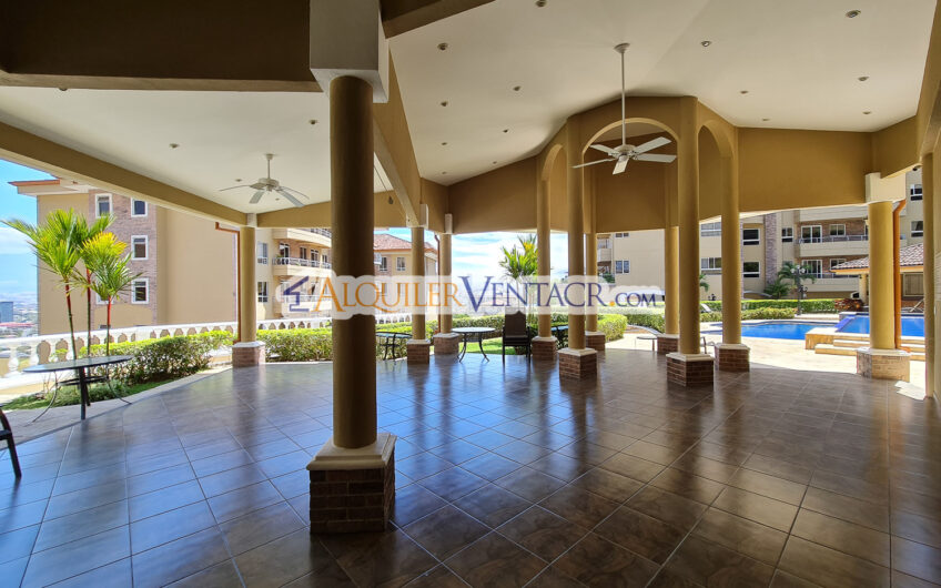 Apartamento amueblado en San Rafael de Escazú con balcón y amenidades