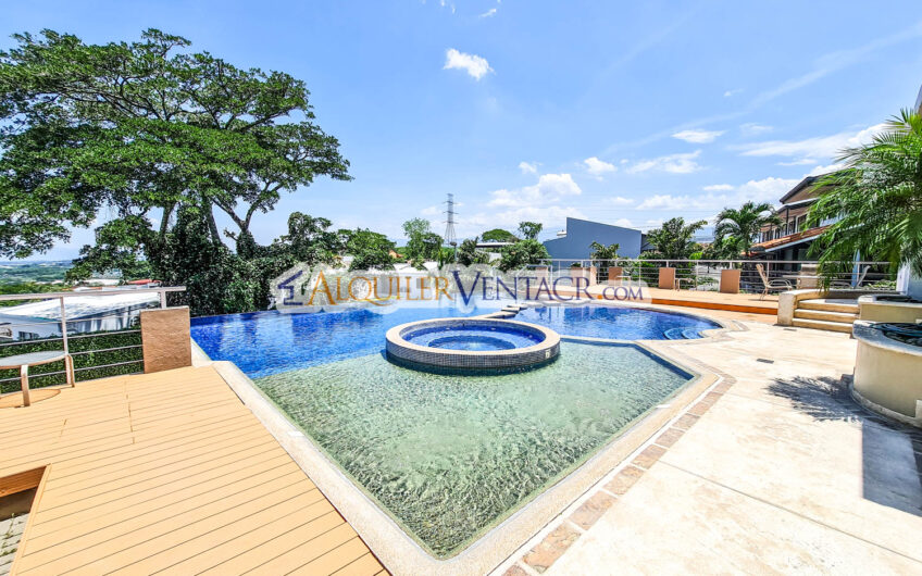 Penthouse de 225 m2 en Guachipelín Escazú con gran terraza y vistas