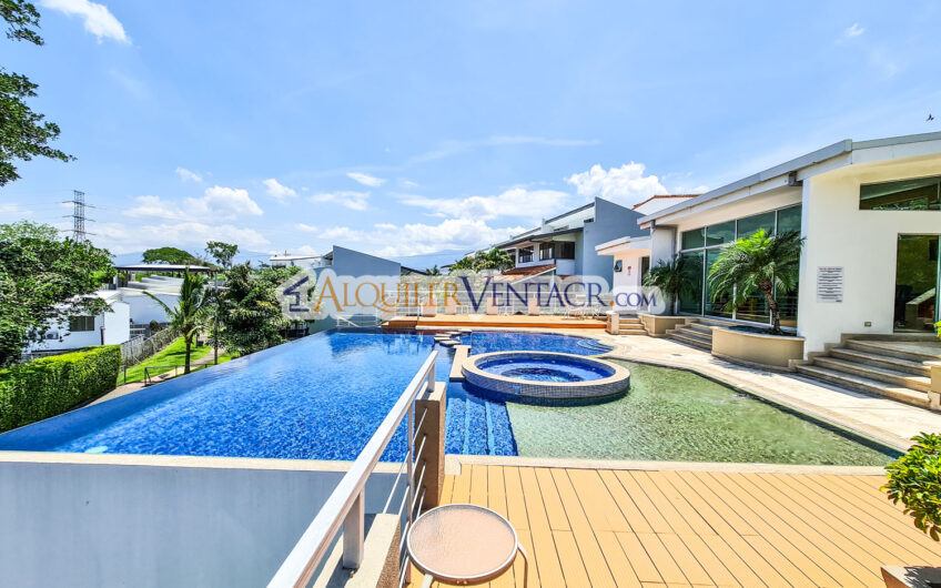 Penthouse de 225 m2 en Guachipelín Escazú con gran terraza y vistas