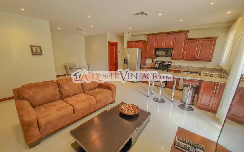 Apartamento amueblado en San Rafael de Escazú con balcón y amenidades