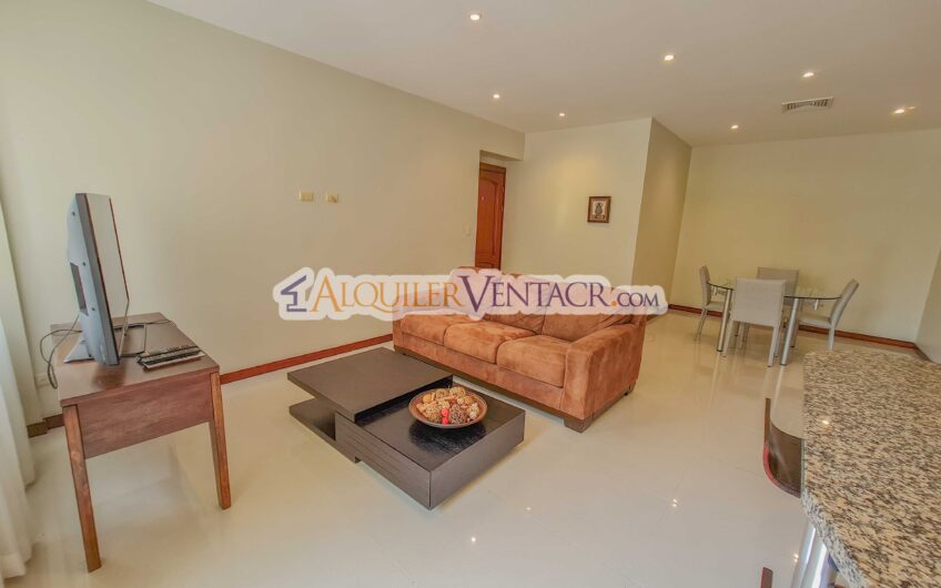 Apartamento amueblado en San Rafael de Escazú con balcón y amenidades