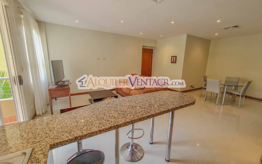 Apartamento amueblado en San Rafael de Escazú con balcón y amenidades