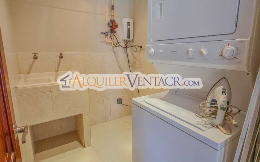 Apartamento amueblado en San Rafael de Escazú con balcón y amenidades