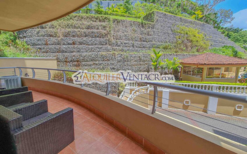 Apartamento amueblado en San Rafael de Escazú con balcón y amenidades