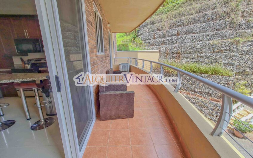 Apartamento amueblado en San Rafael de Escazú con balcón y amenidades