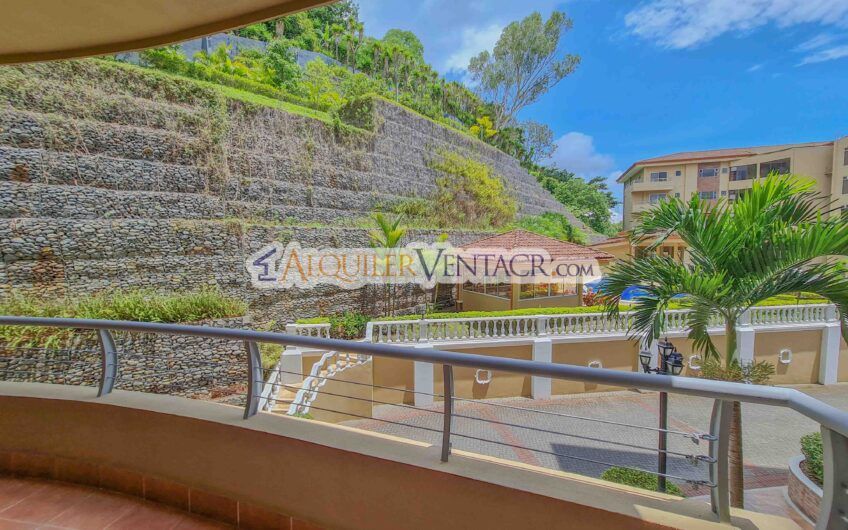 Apartamento amueblado en San Rafael de Escazú con balcón y amenidades