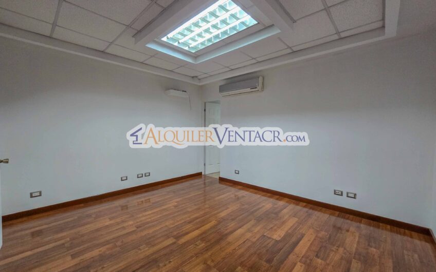 Oficina en Alquiler o Venta en Torres del Parque – Sabana Norte / 40 m² + A/C + Seguridad 24/7