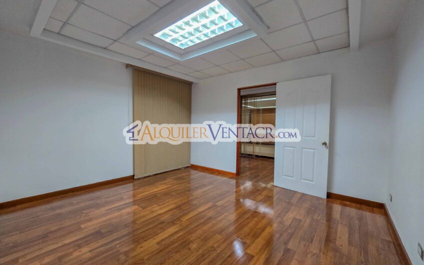 Oficina en Alquiler o Venta en Torres del Parque – Sabana Norte / 40 m² + A/C + Seguridad 24/7