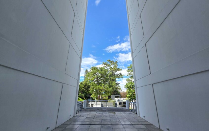 Penthouse con vista y línea blanca en Bello Horizonte Escazú