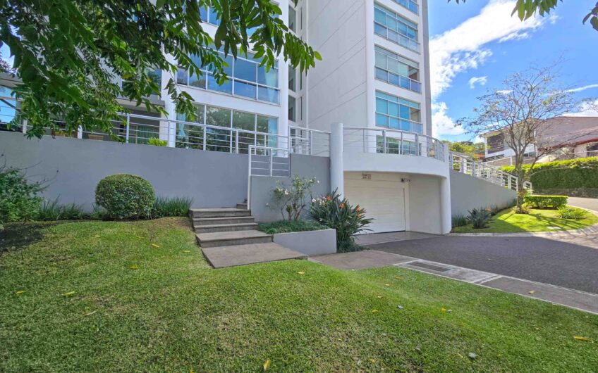Penthouse con vista y línea blanca en Bello Horizonte Escazú