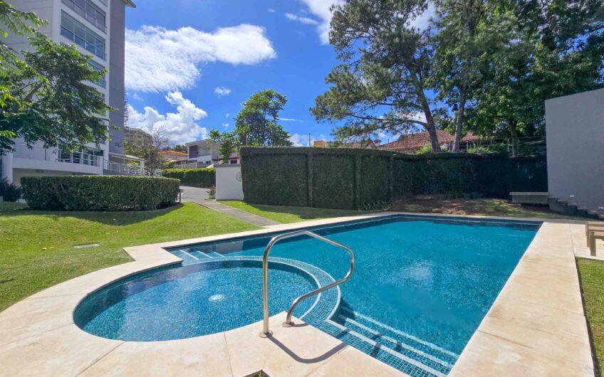 Penthouse con vista y línea blanca en Bello Horizonte Escazú