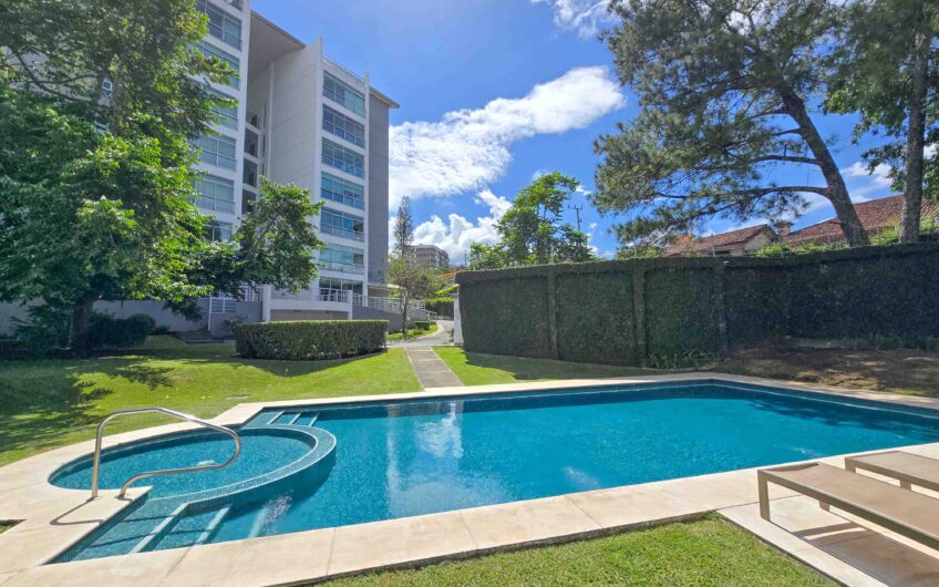 Penthouse con vista y línea blanca en Bello Horizonte Escazú
