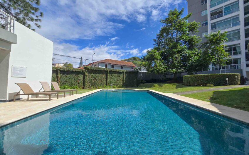 Penthouse con vista y línea blanca en Bello Horizonte Escazú