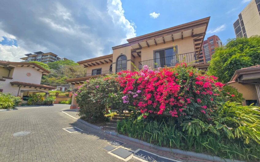 Condo de 4 habit. + de servicio en Jaboncillos Escazú