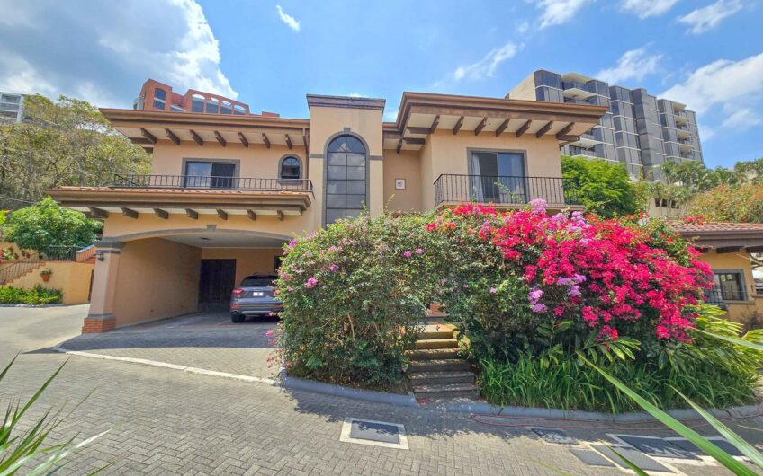 Condo de 4 habit. + de servicio en Jaboncillos Escazú