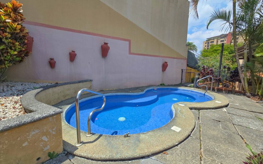 Condo de 4 habit. + de servicio en Jaboncillos Escazú