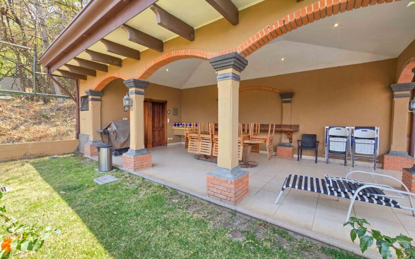 Condo de 4 habit. + de servicio en Jaboncillos Escazú