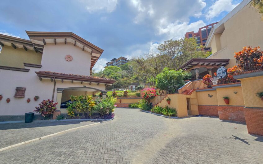 Condo de 4 habit. + de servicio en Jaboncillos Escazú