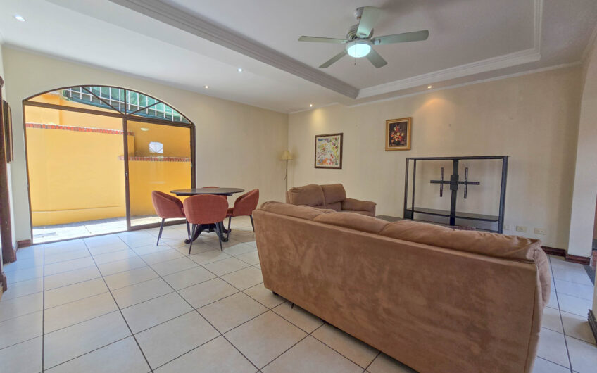 Condo de 4 habit. + de servicio en Jaboncillos Escazú