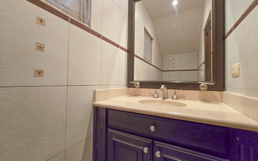 Condo de 4 habit. + de servicio en Jaboncillos Escazú