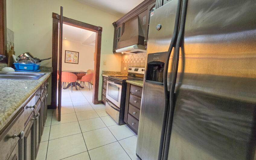 Condo de 4 habit. + de servicio en Jaboncillos Escazú