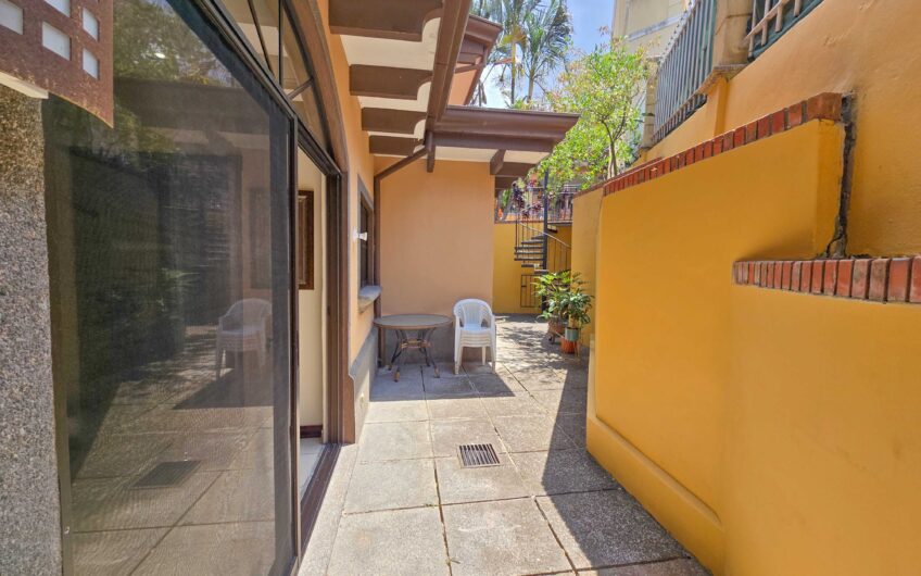 Condo de 4 habit. + de servicio en Jaboncillos Escazú