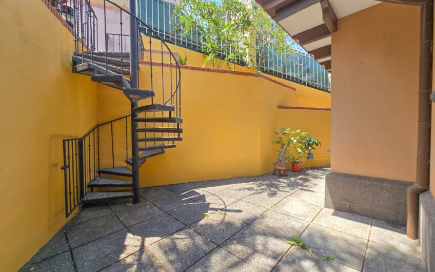 Condo de 4 habit. + de servicio en Jaboncillos Escazú