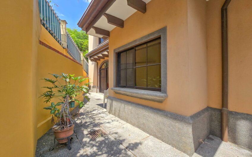 Condo de 4 habit. + de servicio en Jaboncillos Escazú