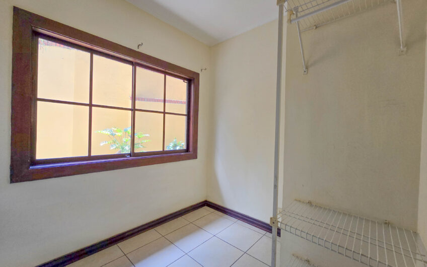 Condo de 4 habit. + de servicio en Jaboncillos Escazú