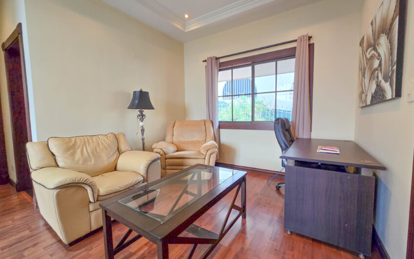 Condo de 4 habit. + de servicio en Jaboncillos Escazú