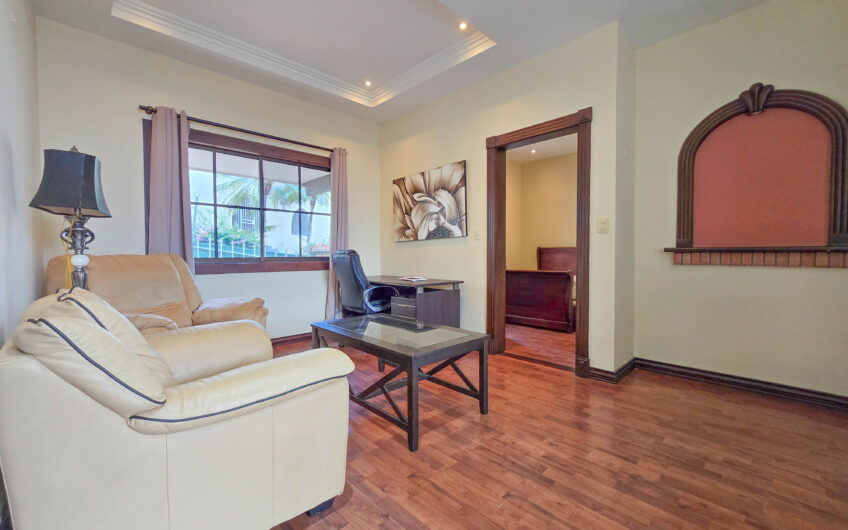 Condo de 4 habit. + de servicio en Jaboncillos Escazú