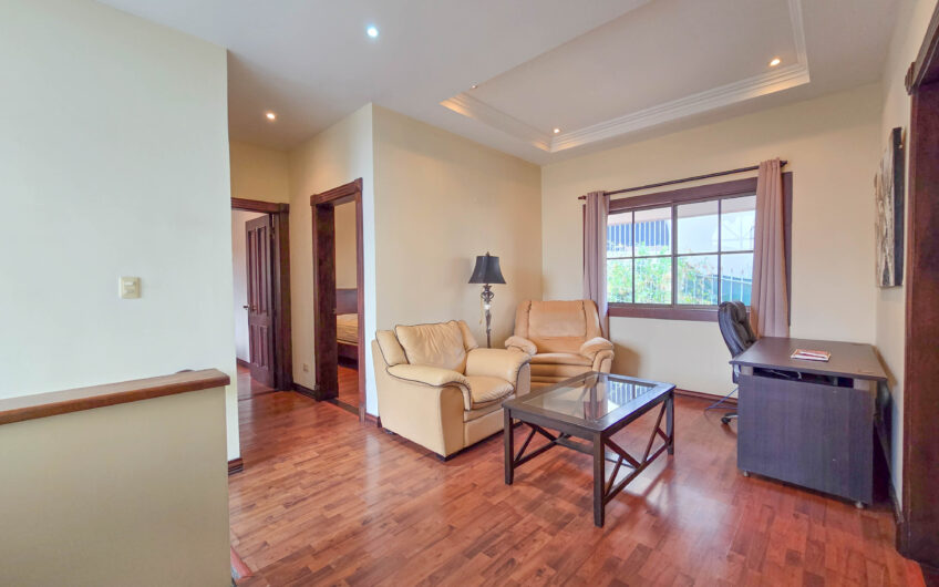 Condo de 4 habit. + de servicio en Jaboncillos Escazú