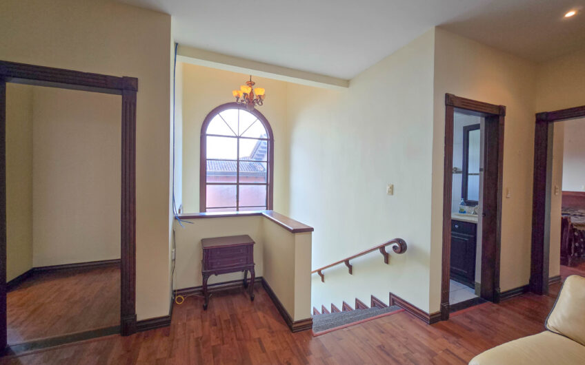 Condo de 4 habit. + de servicio en Jaboncillos Escazú