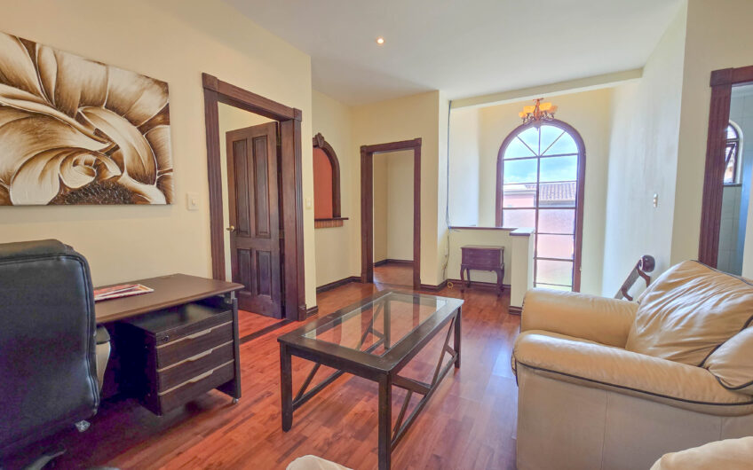 Condo de 4 habit. + de servicio en Jaboncillos Escazú