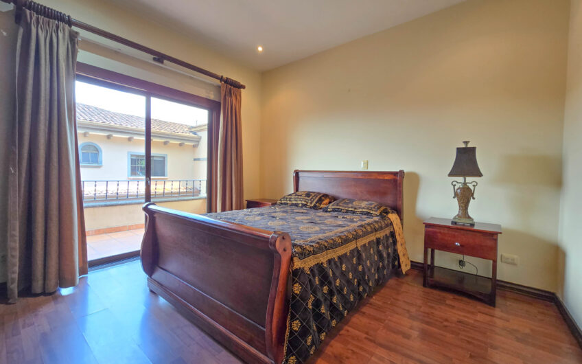 Condo de 4 habit. + de servicio en Jaboncillos Escazú