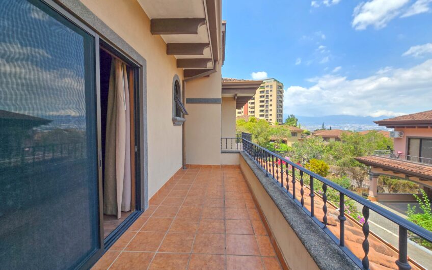 Condo de 4 habit. + de servicio en Jaboncillos Escazú