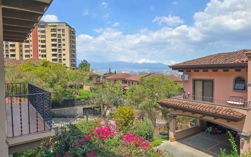 Condo de 4 habit. + de servicio en Jaboncillos Escazú