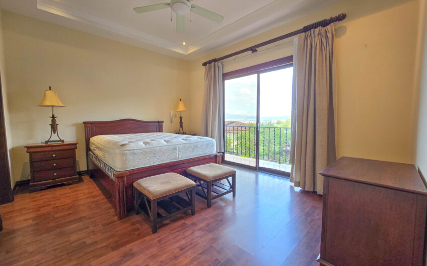 Condo de 4 habit. + de servicio en Jaboncillos Escazú