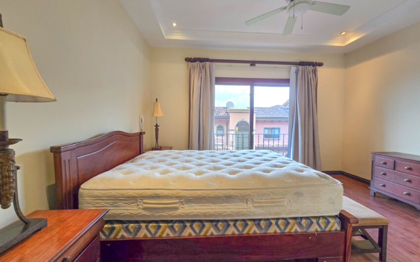 Condo de 4 habit. + de servicio en Jaboncillos Escazú