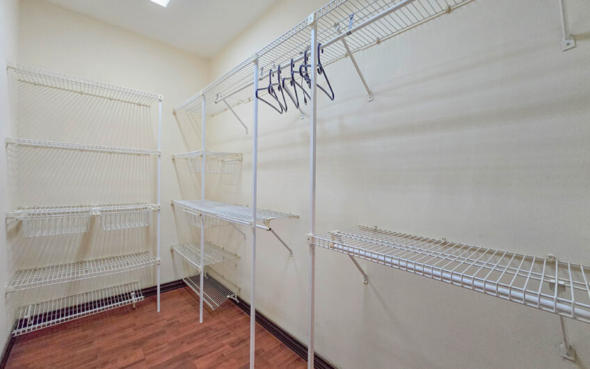 Condo de 4 habit. + de servicio en Jaboncillos Escazú