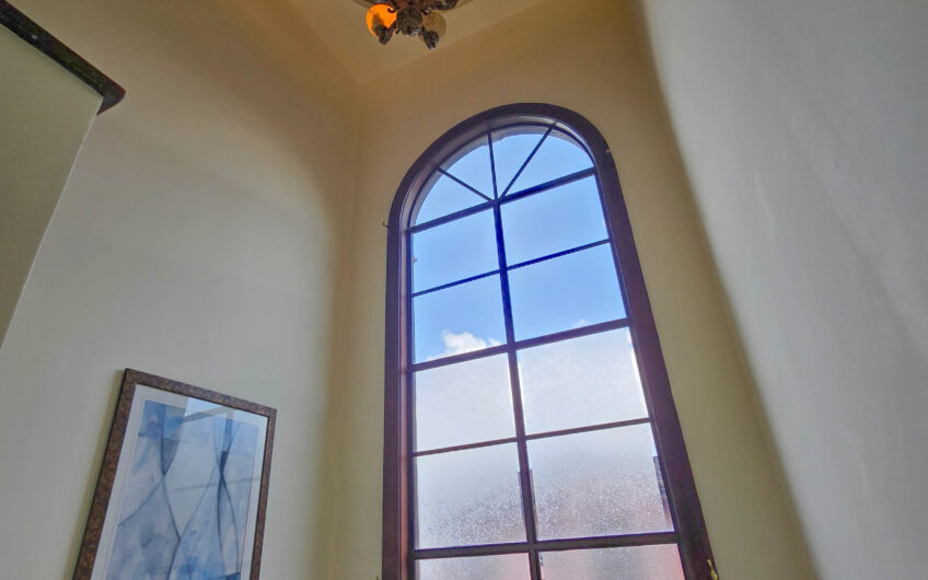 Condo de 4 habit. + de servicio en Jaboncillos Escazú