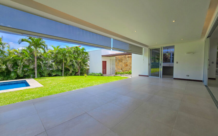 Valle del Sol Lindora Santa Ana! Casa contemporánea con piscina privada