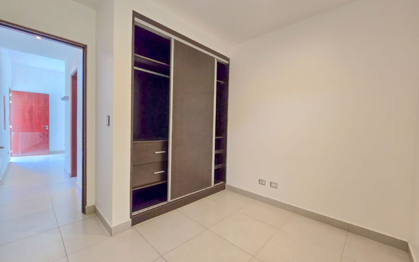 Valle del Sol Lindora Santa Ana! Casa contemporánea con piscina privada