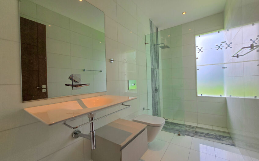 Valle del Sol Lindora Santa Ana! Casa contemporánea con piscina privada
