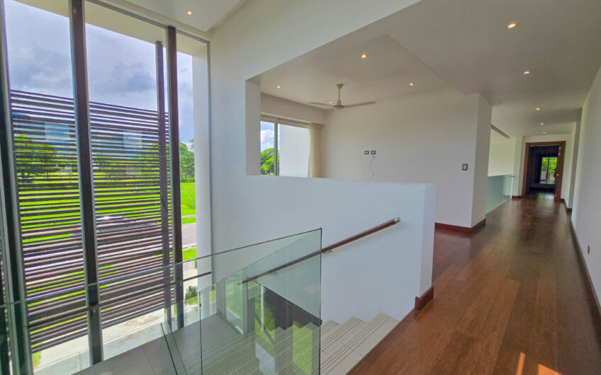 Valle del Sol Lindora Santa Ana! Casa contemporánea con piscina privada