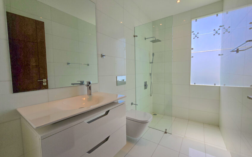 Valle del Sol Lindora Santa Ana! Casa contemporánea con piscina privada